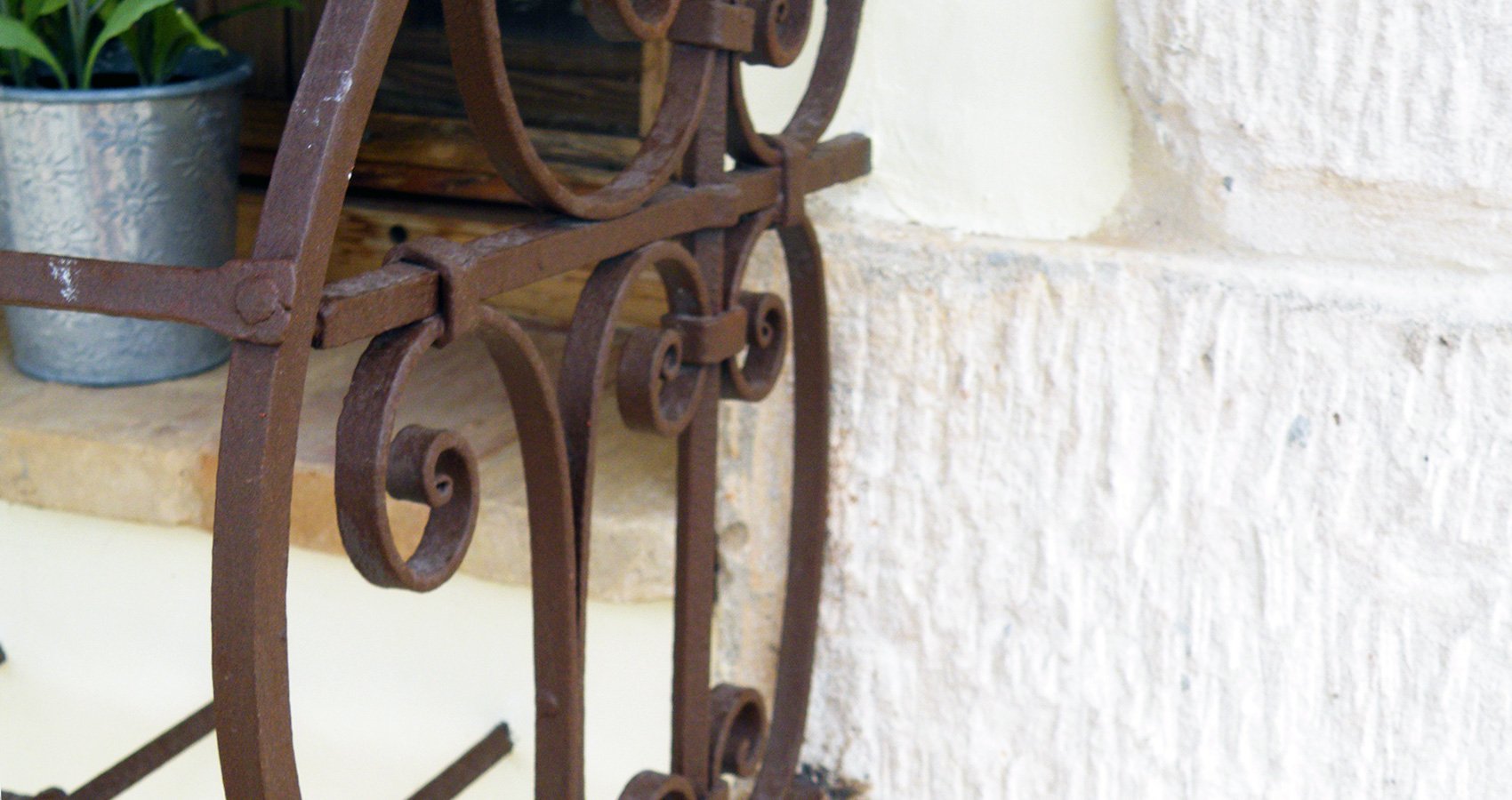 Hydraulic floors: history and how to restore them Suelos hidráulicos: historia y cómo restaurarlos — Construcciones Rabassa